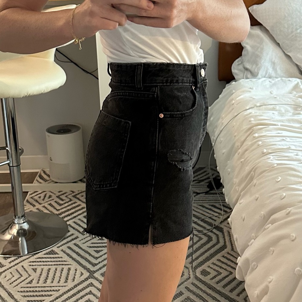 BLACK DENIM SHORTS